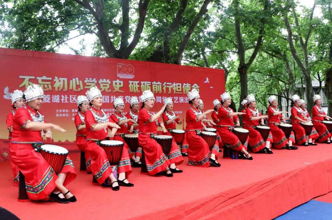 机械师旗下颜值最高的游戏本，首发价7999元